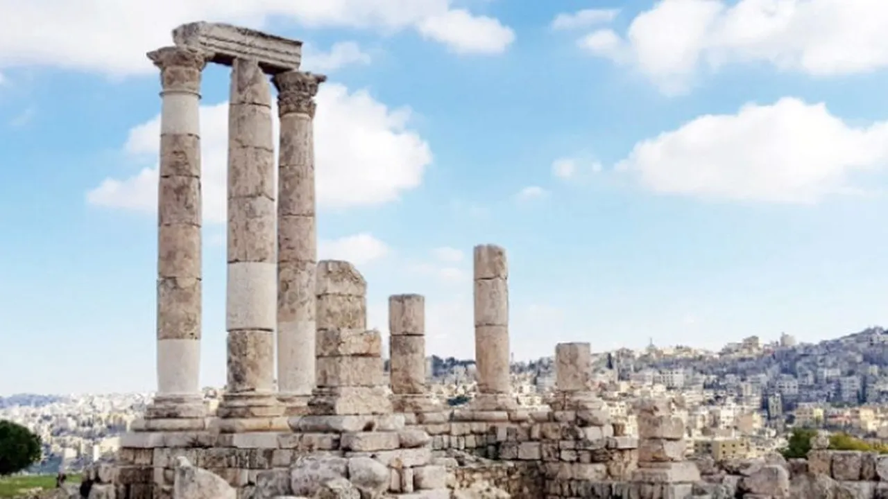 انخفاض ملموس في درجات الحرارة وأمطار تسبق موجة دفء منتصف الأسبوع المقبل